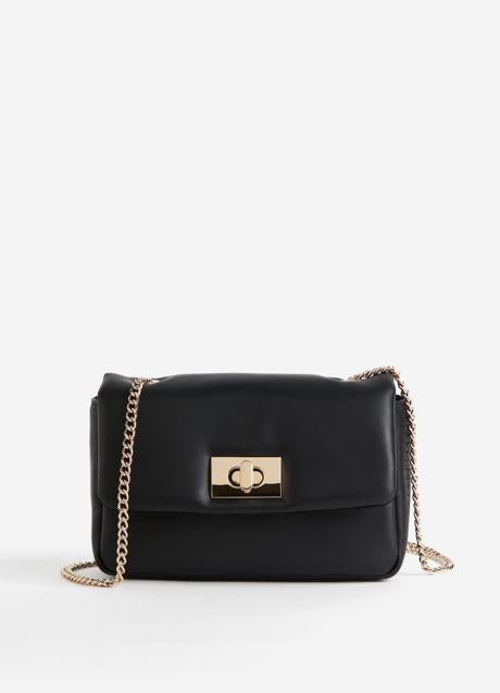Imagen - Bolso negro con cadena de H&M (19,99 euros)