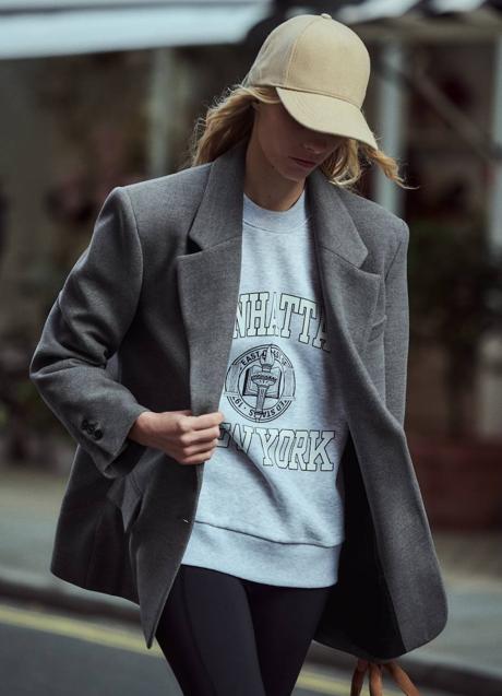 Imagen - Look de sudadera con blazer