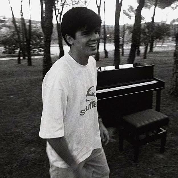 Quién es Iñigo Quintero, el español que ha batido récords en Spotify: gallego, futbolero y con ocho hermanos