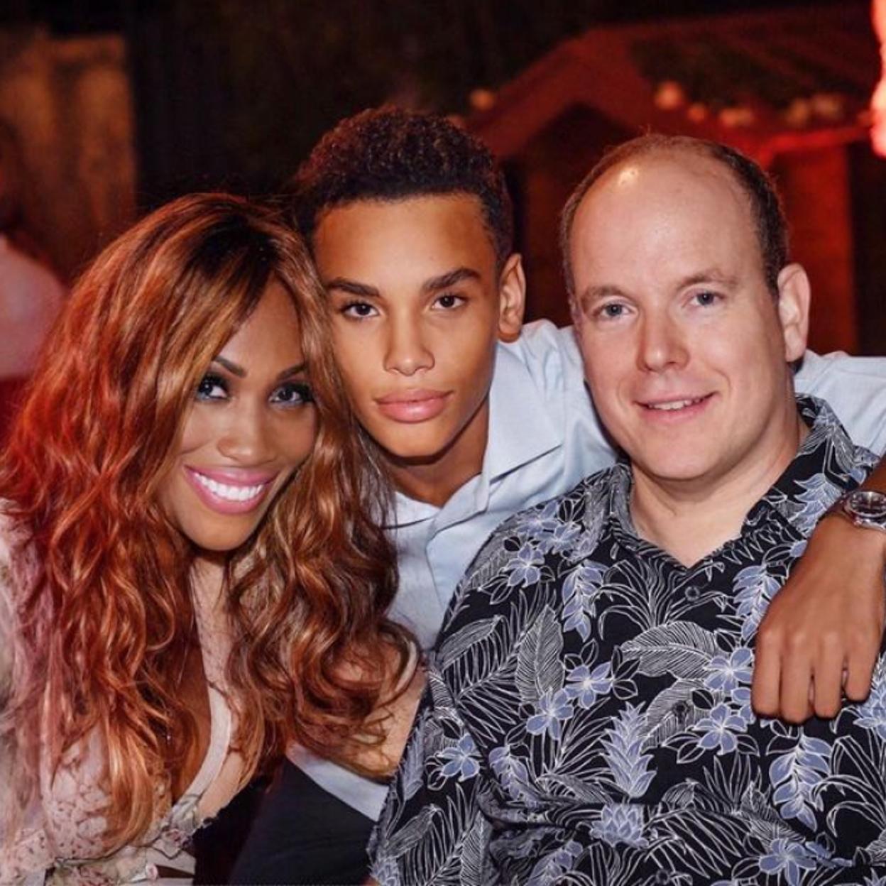 Alexandre es el único hijo de la azafata Nicole Coste y el príncipe Alberto de Mónaco. 