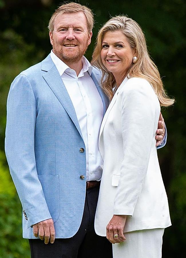 Imagen - Máxima de los Países Bajos suele vestir de blanco en sus citas ejecutivas y también quiso hacerlo en el retrato oficial de 2020, tomado en el jardín del Palacio Huis ten Bosch en la Haya. (FOTO: D.R.)