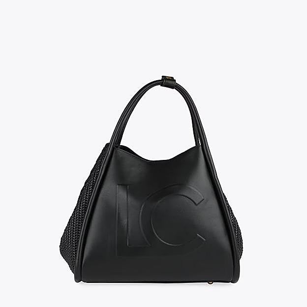 Bolso negro de Lola Casademunt.
