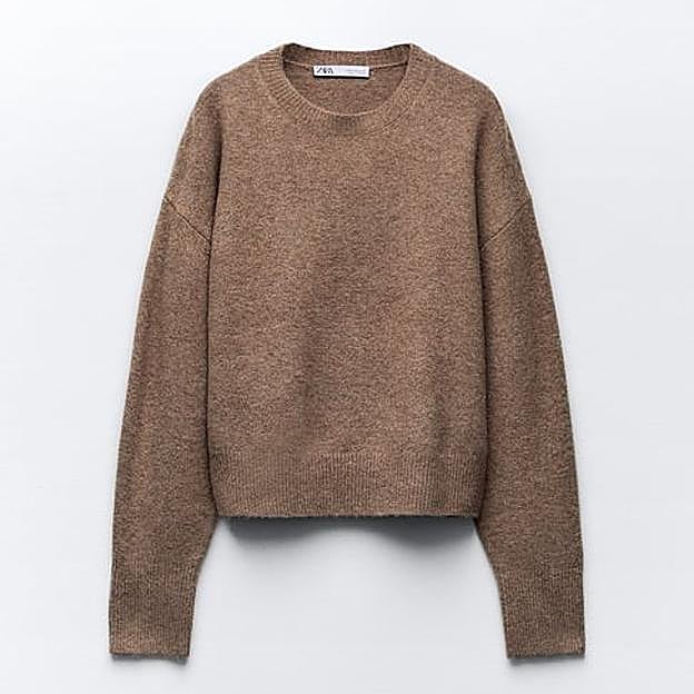 Imagen principal - El look con falda satinada de Tamara Falcó