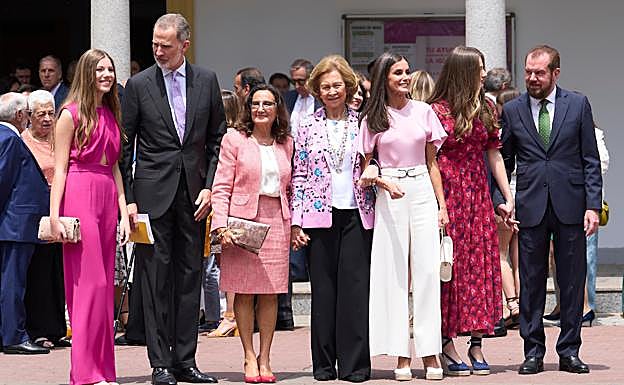 La armonía reina en las reuniones de la familia real con los Rocasolano Ortiz, como se pudo comprobar en la confirmación de la infanta Sofía, este verano. 