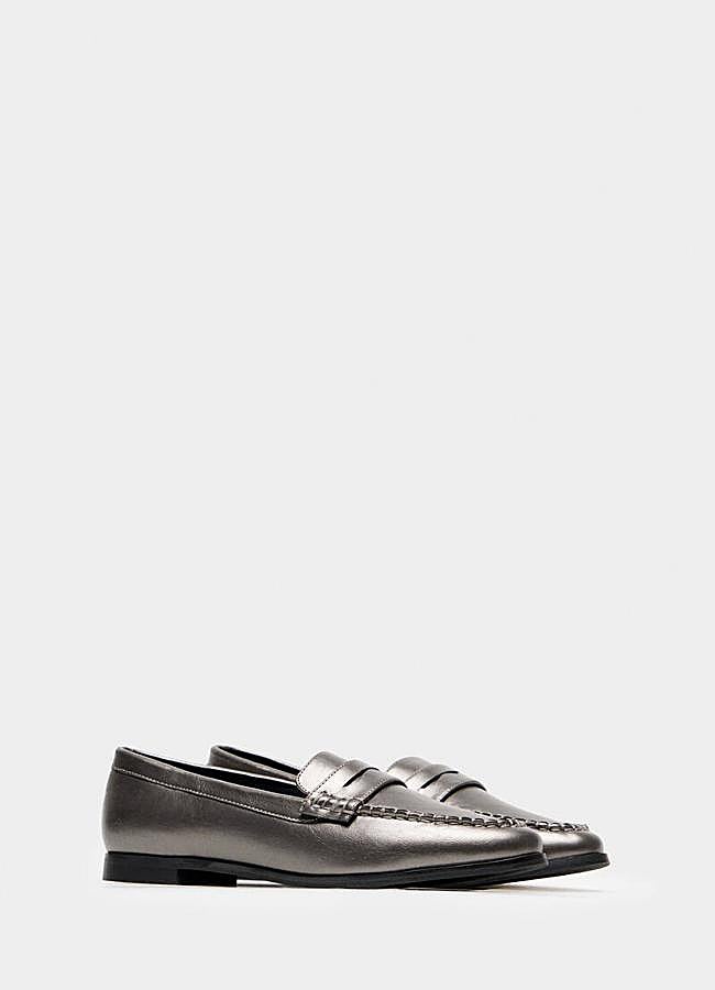 Imagen - Zapatos planos tipo loafers en plata