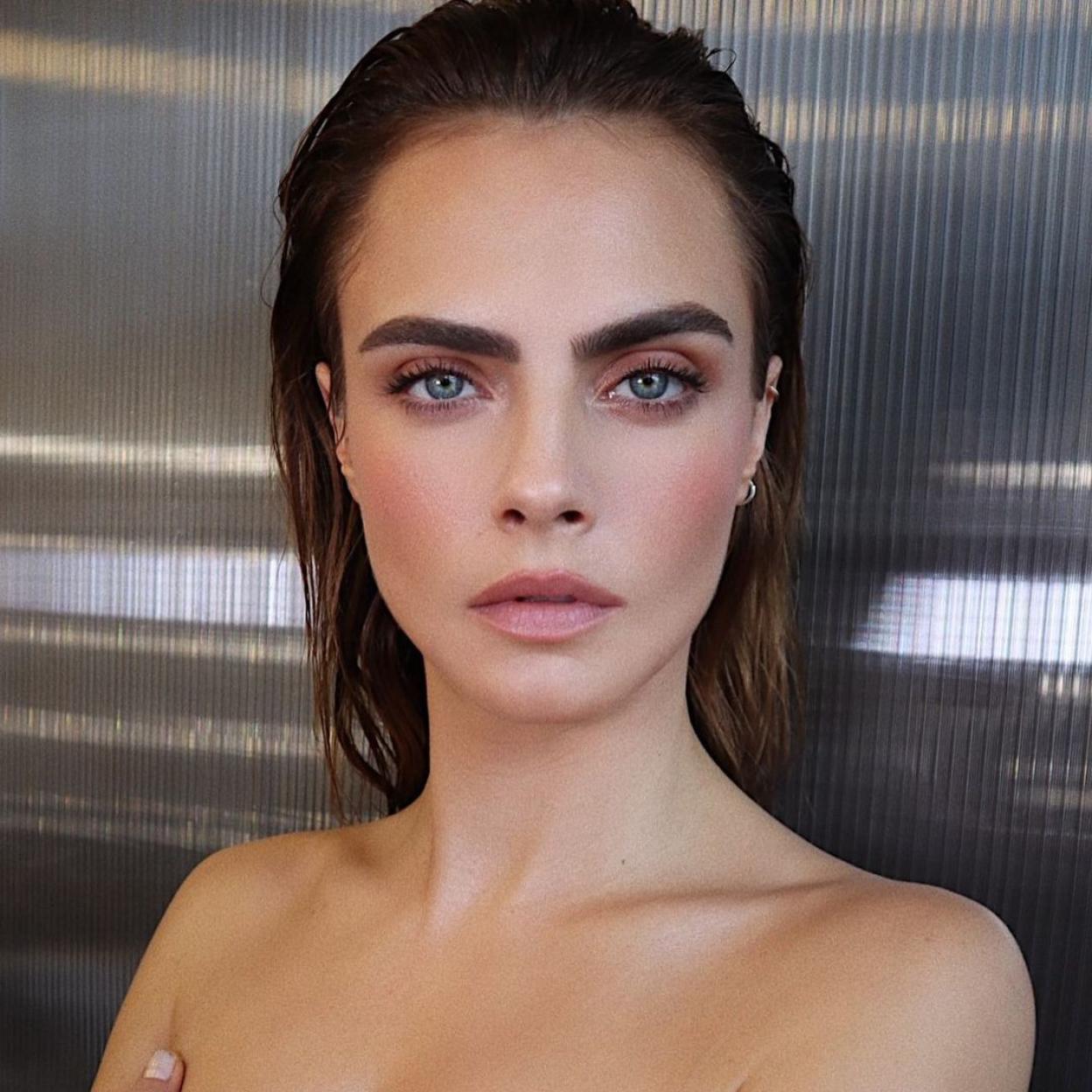 Cara Delevigne maquillada