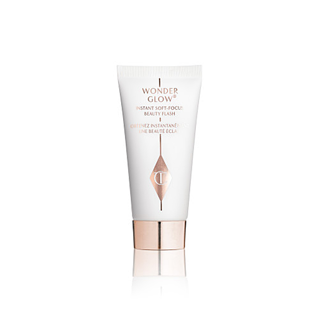 Wonderglow de Charlotte Tilbury es una prebase de maquillaje que deja la piel iluminada.