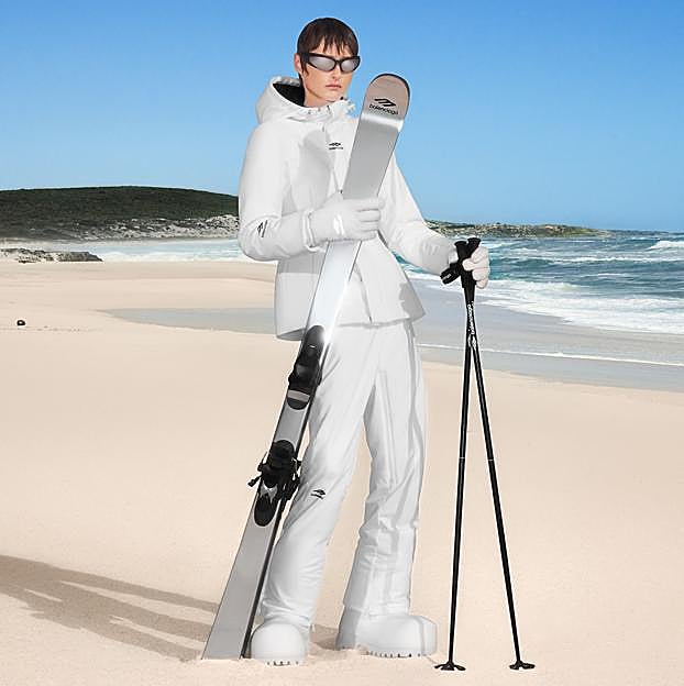 Imagen principal - En la foto superior, look de Balenciaga. A la izquierda, Moncler y a la derecha, Gucci.