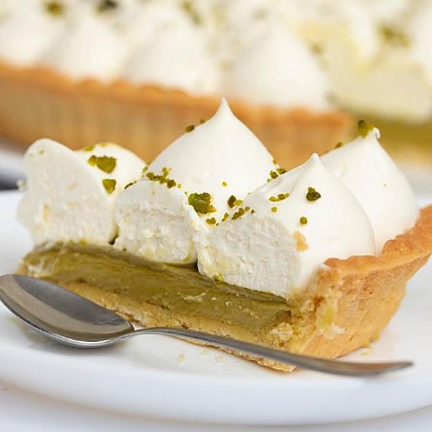 Porción de la Tarta de chocolate blanco y pistacho de Balbisiana.