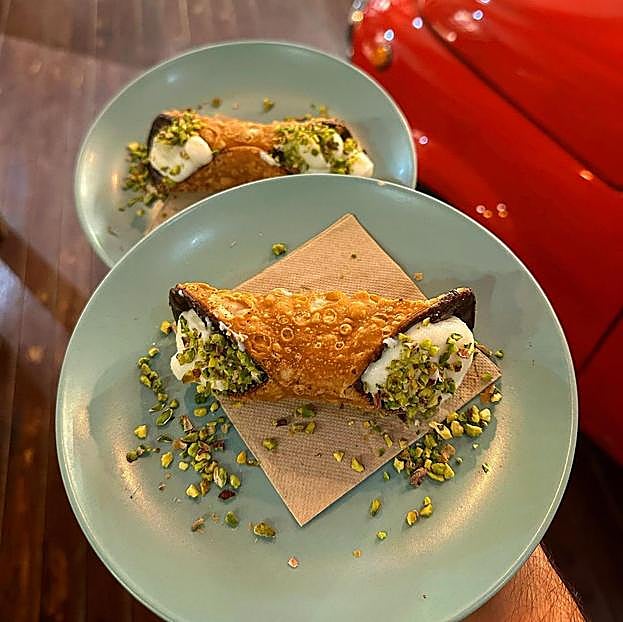 Los cannolos de pistacho de Brunetti Italian Store & Coffee.