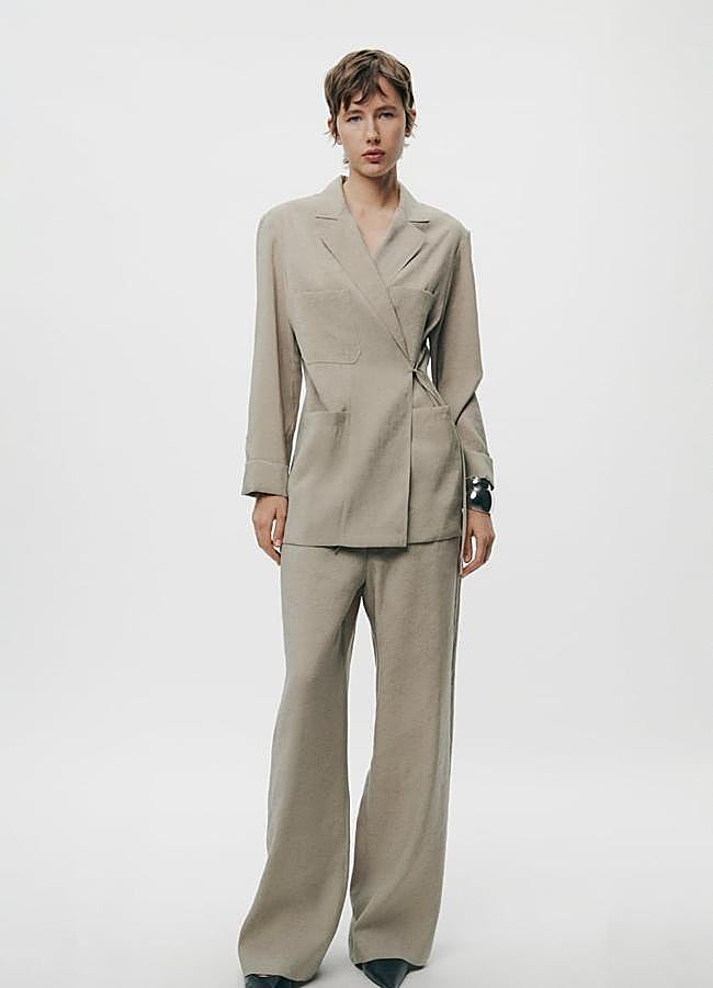 Imagen - Traje cruzado, pantalón 29,95 euros y chaqueta 49,95 euros.