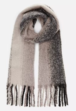 Imagen secundaria 2 - La bufanda de Cos, Parfois y Primark.