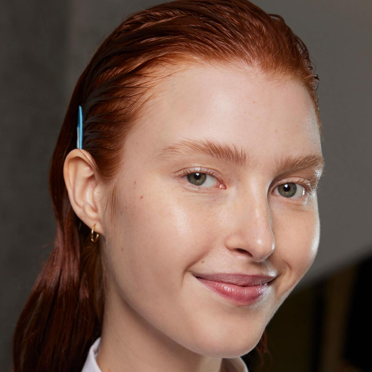 Vuelve a ponerse de moda la crema más famosa con aguacate para el contorno de ojos