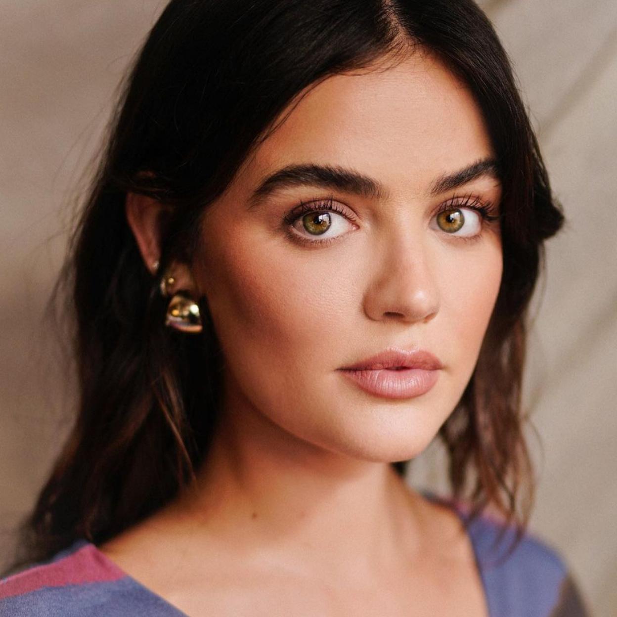 Lucy Hale maquillada