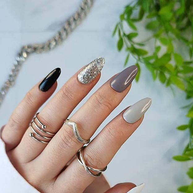 Manicura en varios tonos de gris