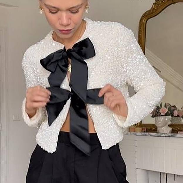 Influencer con la chaqueta viral de H&M