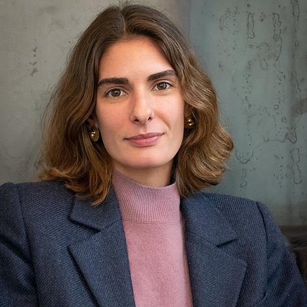 Quién es Sol Matossian, la desconocida joven de la alta sociedad que se ha casado con joyas de la reina Isabel II