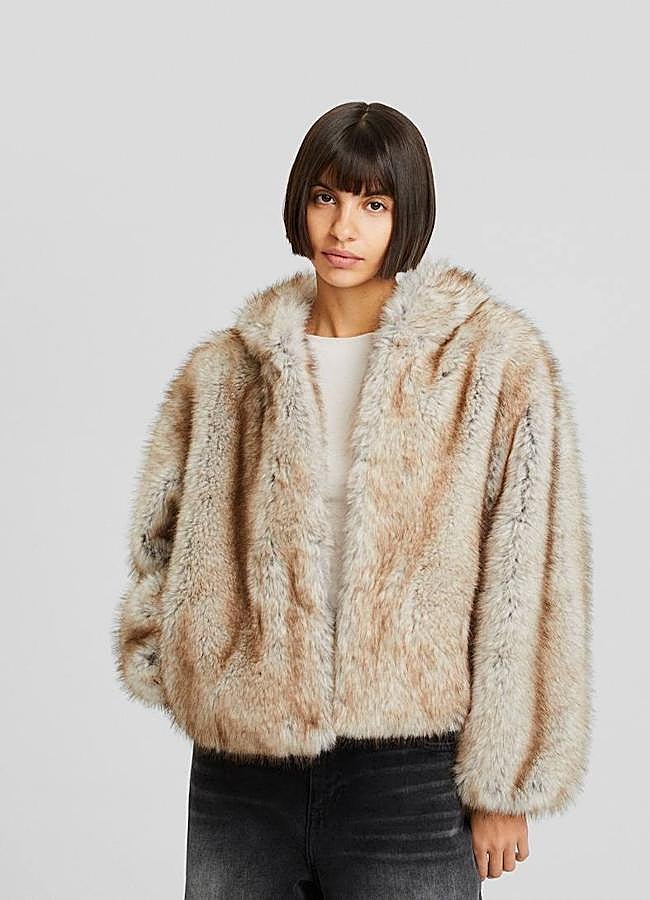 Imagen - Abrigo corto efecto pelo con capucha