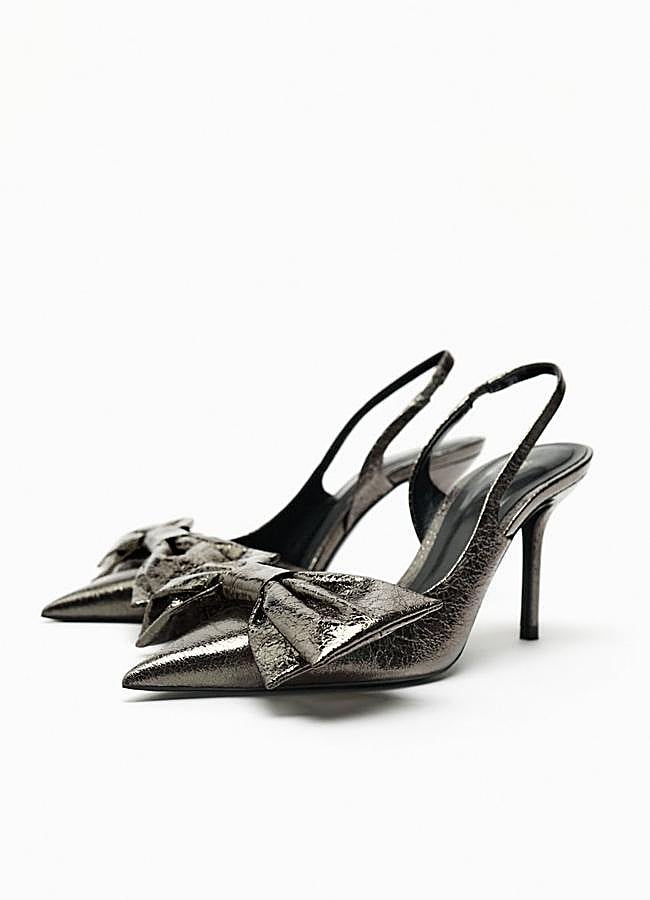 Imagen - Zapato de tacón metalizado con lazo de Zara. Foto: Zara.