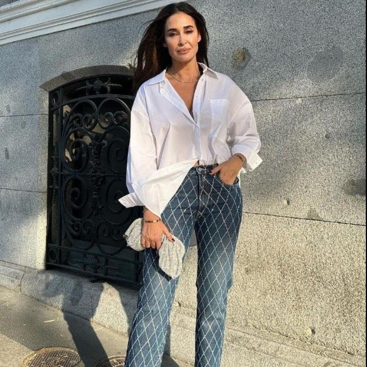 Vicky Martín Berrocal con unos vaqueros con brillos.