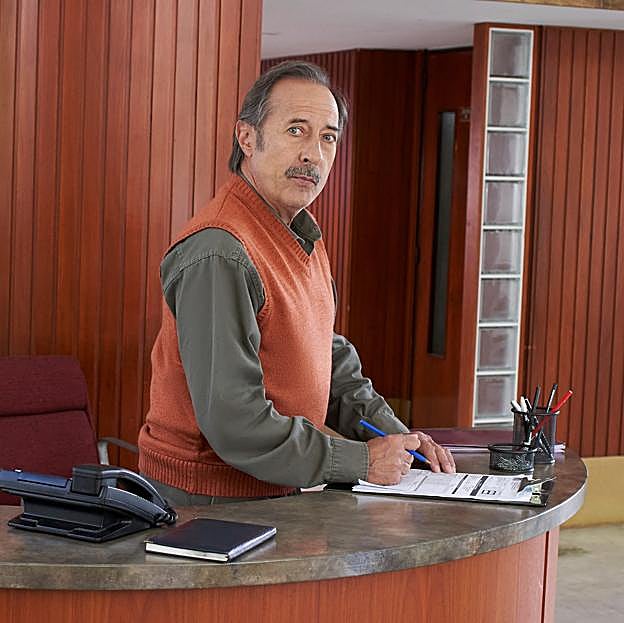 Guillermo Francella en una imagen de la primera temporada de El Encagrado.