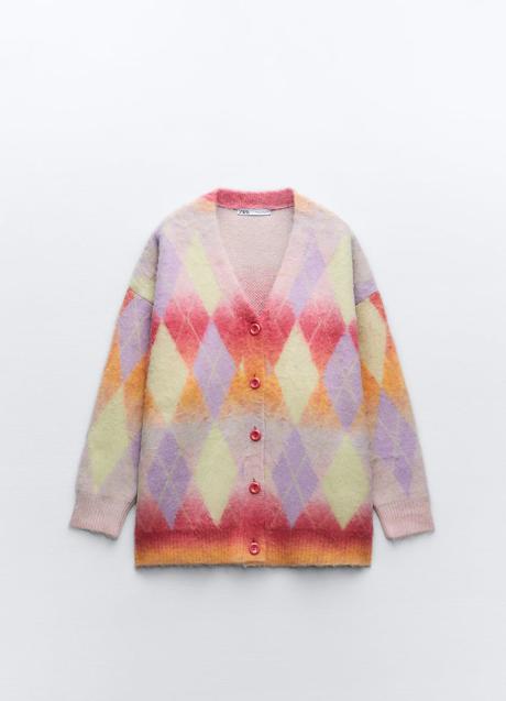 Imagen - Chaqueta con estampado de rombos de Zara (35,99 euros)
