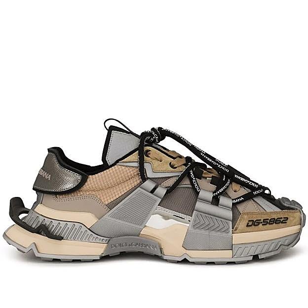 Dolce & Gabbana zapatillas con parche del logo, 895 euros.