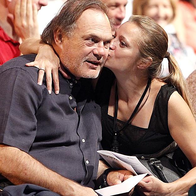 Pedro Piqueras, con su pareja, Esther Barriga. 