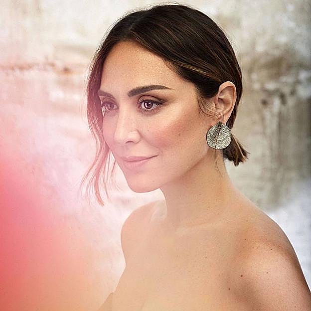 Peinado de invitada de Tamara Falcó estilo coleta desenfadada