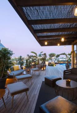 Imagen secundaria 2 - El hotel Serras, en el barrio Gótico de Barcelona.