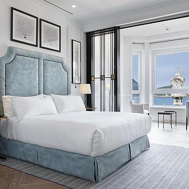 Imagen principal - El hotel Villa Favorita está situado en pleno paseo de la Concha. 