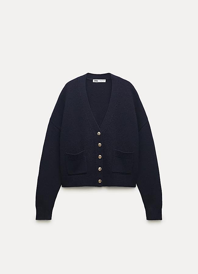 Imagen - Cárdigan de punto en azul marino de Zara. Foto: Zara.