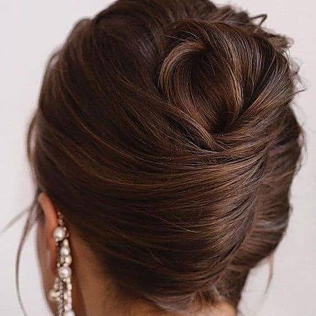 Moño italiano como peinado elegante y fácil para Navidad