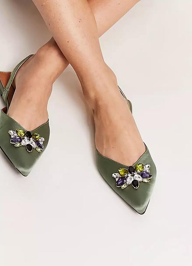 Imagen - Bailarinas verdes con joya de Asos, 29,99 euros.