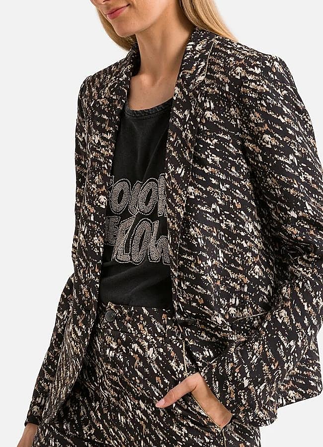 Imagen - Americana con patrón metalizado de IKKS, 225 euros.