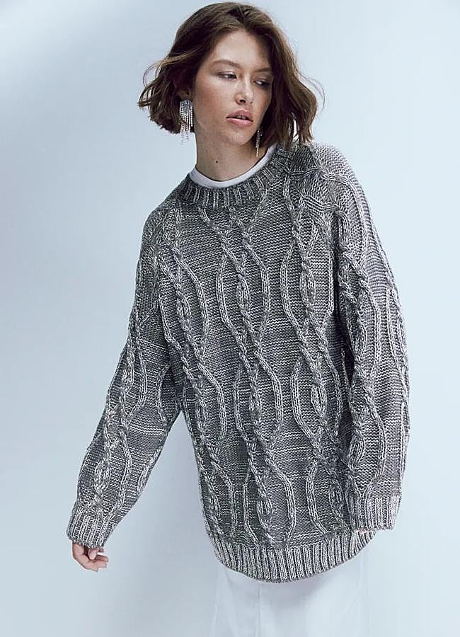 Imagen - Jersey oversize metalizado brillante de H&M, 47,99 euros.