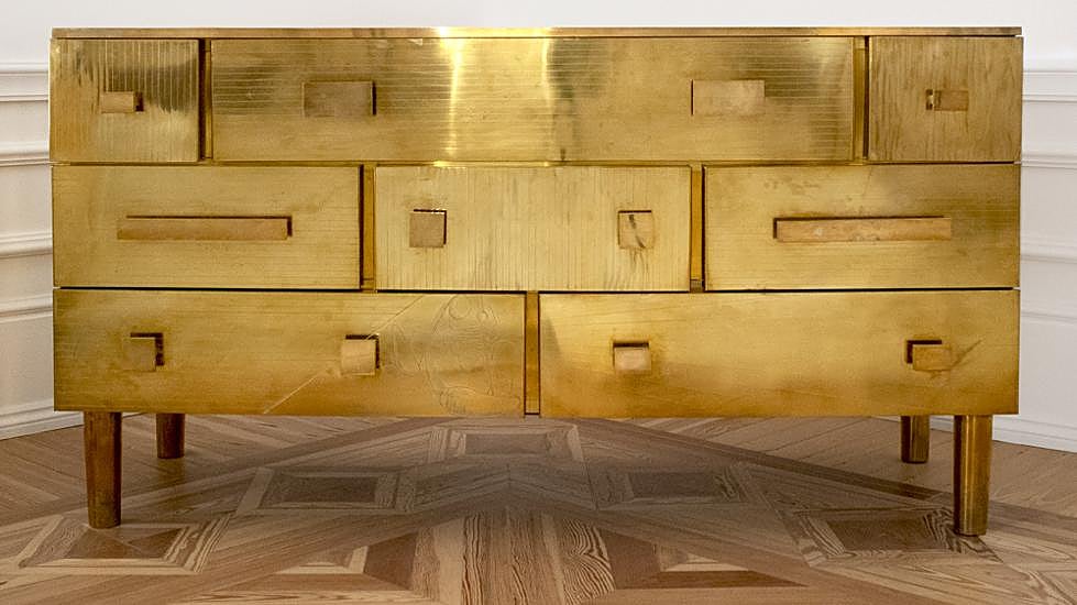 La cómoda de Tamara Falcó cuesta más de 25.000 euros en la colección de la interiorista Beatriz Silveira.