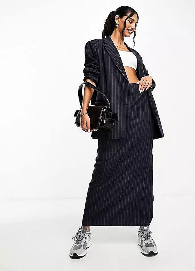 Imagen - Traje de raya diplomática azul con blazer y falda larga