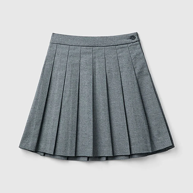 Imagen principal - El look con minifalda antiedad facilísimo de copiar