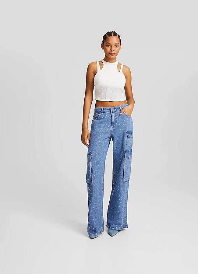 Imagen - Jeans cargo strass de Bershka, 45,99 euros.