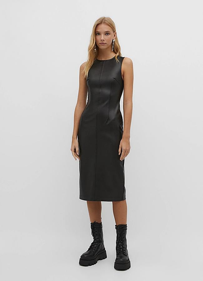 Imagen - Vestido midi efecto piel de Stradivarius (29,99 euros). Foto: Stradivarius.
