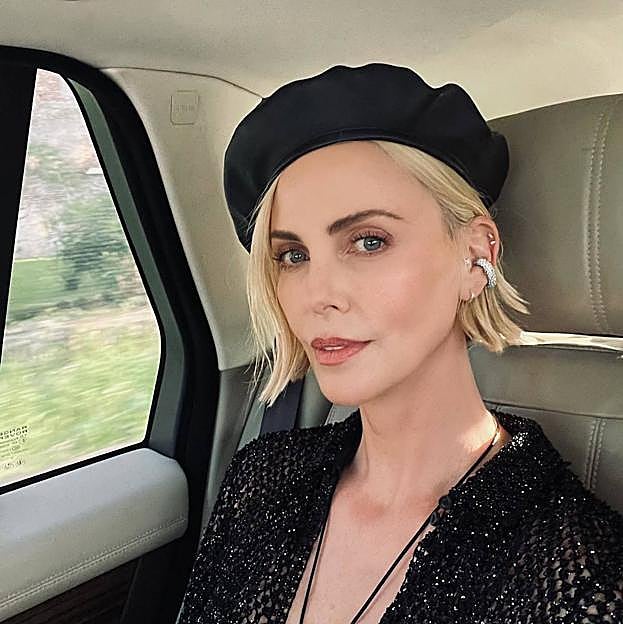 Charlize Theron con piel joven a los 40