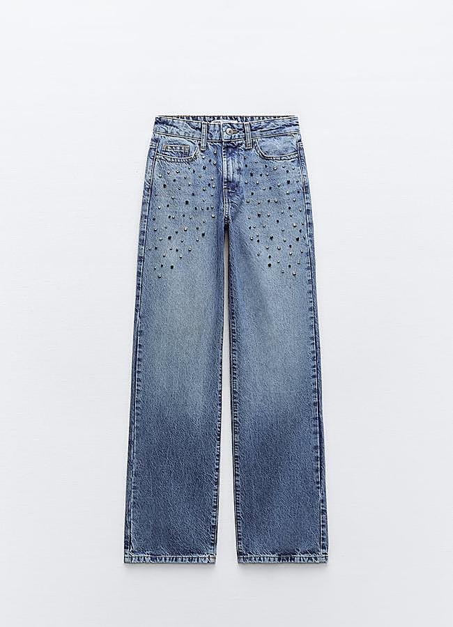 Imagen - Vaqueros de tiro alto con bordados delanteros de Zara (39,95 euros). Foto: Zara.