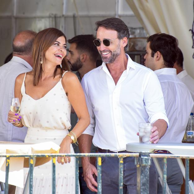 Álvaro Muñoz Escassi, con su actual pareja María José Suárez. 