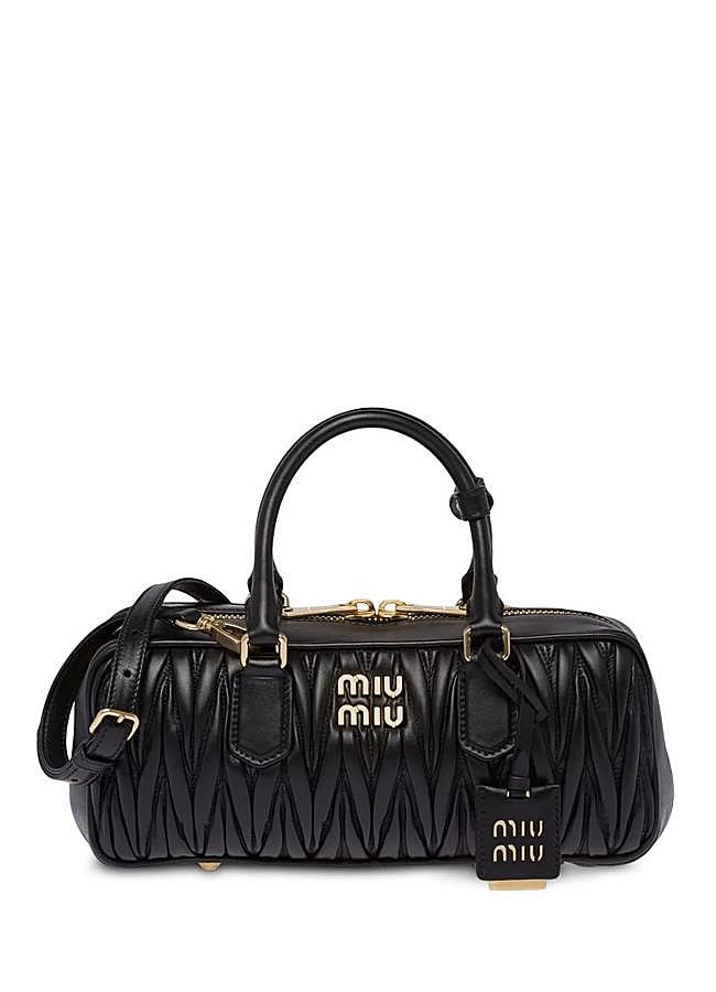 Imagen - Bandolera de matelassé de Miu Miu, 2.500 euros.