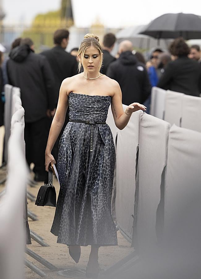 Imagen - Una influencerc on vestido de animal print en gris. Foto: Launchmetrics spotlight