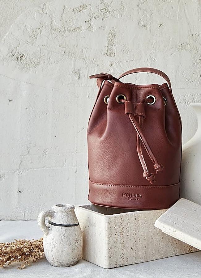 Imagen - Bolso bombonera en piel de Monpiel. Foto: Monpiel.