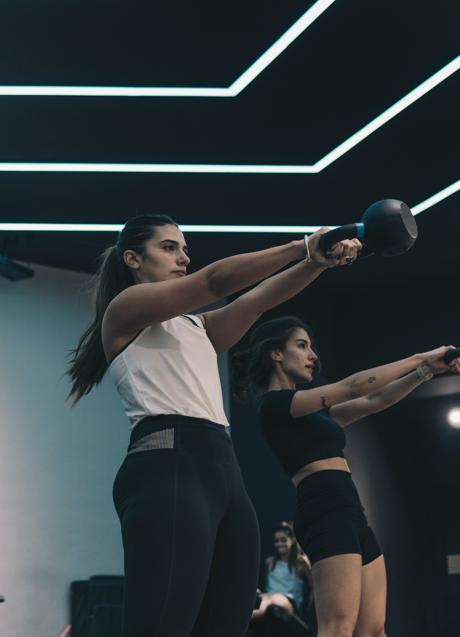 Imagen - Mujeres entrenando fuerza/PEXELS