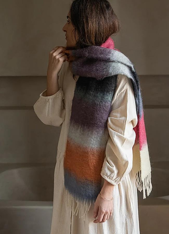 Imagen - Foulard mohair franjas azules fucsia blanco de Real Fábrica Española, 49,90 euros.