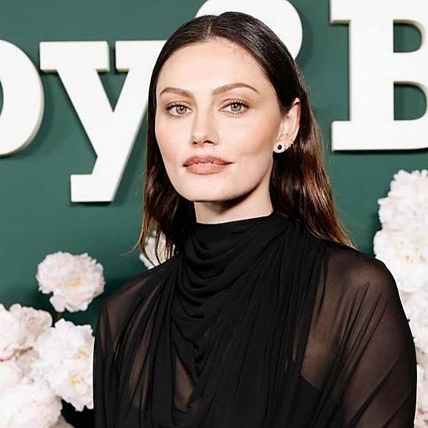 Phoebe Tonkin con cejas largas tendencia